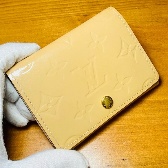 EUC Louis Vuitton Cream Envelope Carte de Visite Monogram Vernis Wallet - Picture 3 of 15